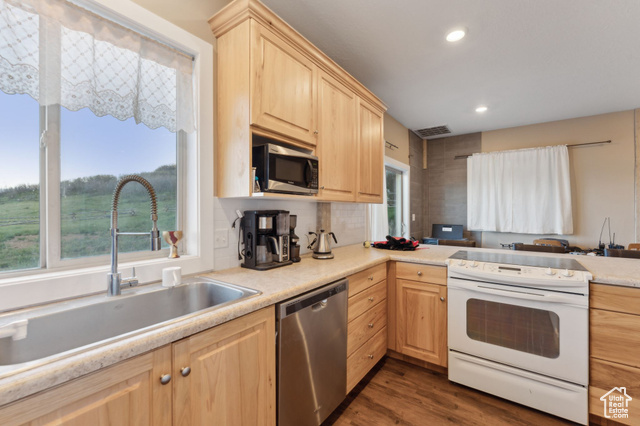 Photo 27 for MLS #2085786 at 8819 Highfield Rd #61