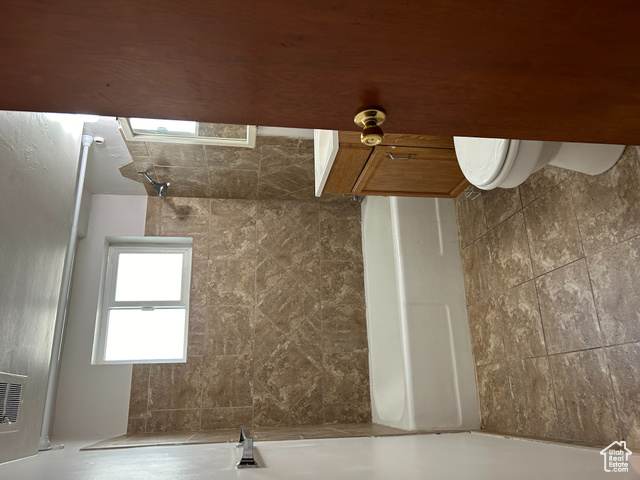 Photo 9 for MLS #2085903 at 3374 Porter Ave
