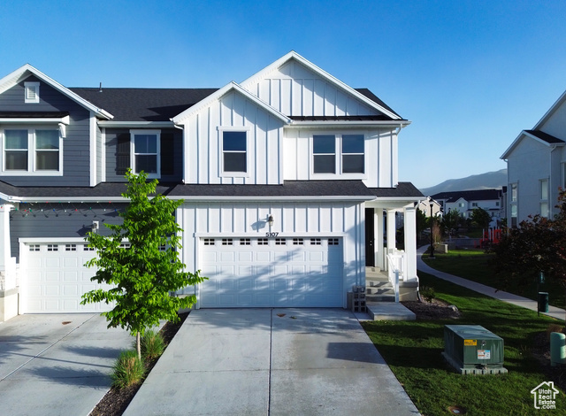 5107 W HARLOW WAY Herriman, Utah Located in the desirable Parkside community, this move-in ready 4 bed, 2.5 bath townhome backs green space with direct access to parks and walking trails. Features include brand new carpet, main-level vinyl flooring, and a cozy fireplace. The open-concept kitchen and great room offer ample natural light and scenic views. Unfinished basement provides room to grow. Just a 5-minute walk to J. Lynn Crane Park and Herriman City Center. Conveniently close to Costco, Mountain Village, and commuter routes.