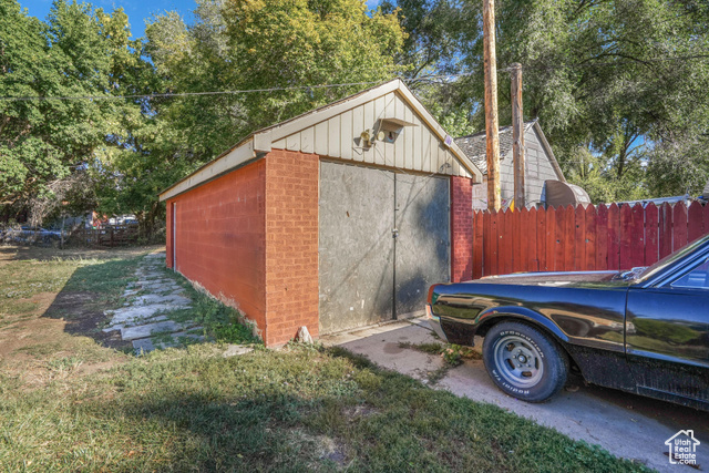 Photo 25 for MLS #2086069 at 1728 Childs Ave