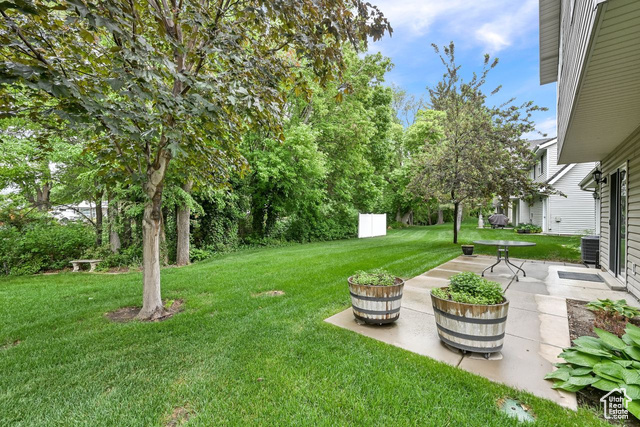 Photo 3 for MLS #2086080 at 1076 E Creekside