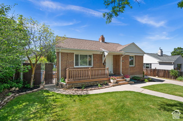 2574 E ELM AVE S Salt Lake City, Utah Welcome to Country Club Heights. This move-in ready homes boasts hardwood flooring, large family rooms on both levels, great natural light, all appliances included, a fantastic and well manicured yard with covered patio, a large garage and convenient access to freeways, dining, Universities, downtown attractions and all that Sugarhouse has to offer. Call today for a private showing!