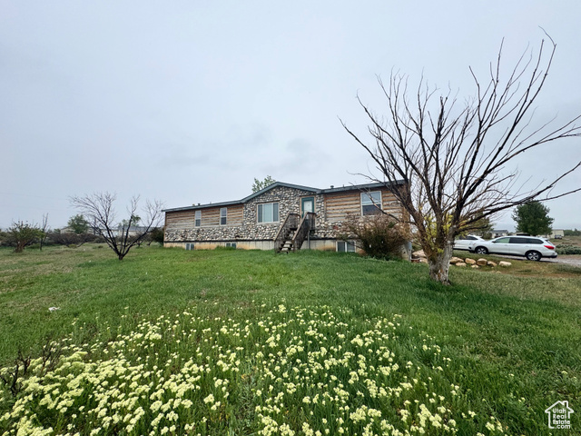 Photo 2 for MLS #2086144 at 580 E 400 North