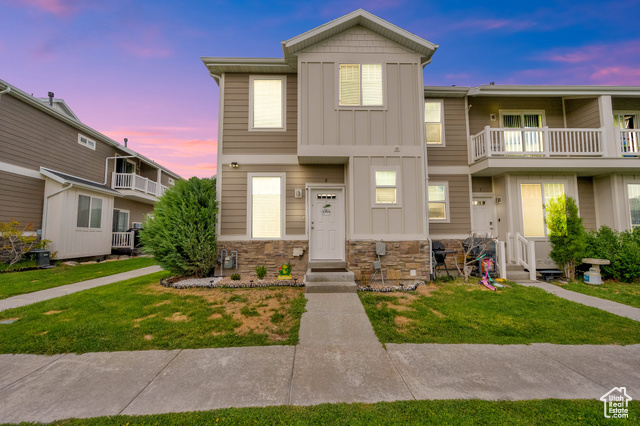 1771 E SKYLINE DR I-8 Eagle Mountain, Utah Welcome home to this beautiful 2 bedroom, 3 bath row end townhouse. breathtaking views of the valley and is located right in the heart of the quiet and peaceful community of Eagle Mountain. close proximity to Cory B Wride Memorial Park, offering plenty of outdoor activities for everyone. Conveniently located near grocery stores and other local amenities.