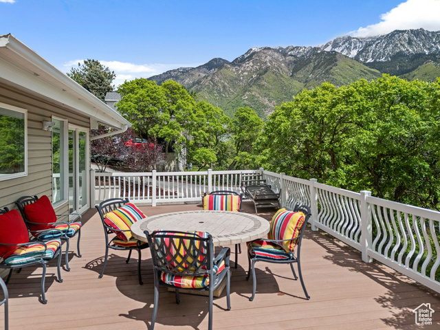 Photo 2 for MLS #2086189 at 15 Lone Hollow Dr