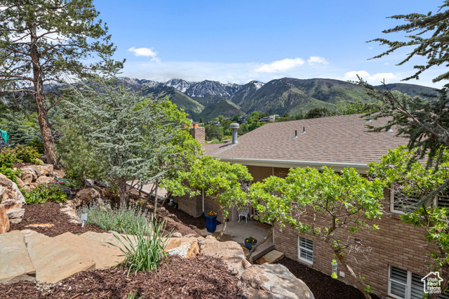 Photo 3 for MLS #2086189 at 15 Lone Hollow Dr