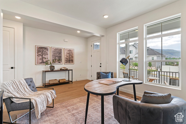 Photo 5 for MLS #2086299 at 1431 E Beechwood Dr