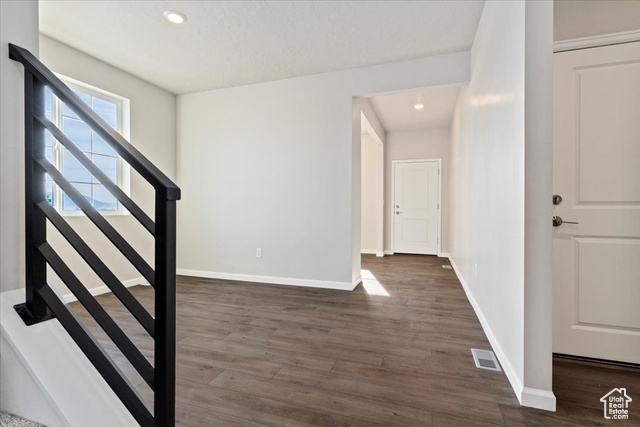 Photo 3 for MLS #2086375 at 271 N Broadway Dr #1060