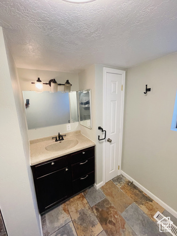 Photo 13 for MLS #2086399 at 2220 E Murray Holladay Rd