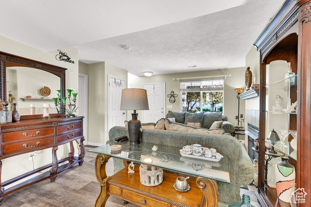 Photo 6 for MLS #2086484 at 1427 S Blossom Ln