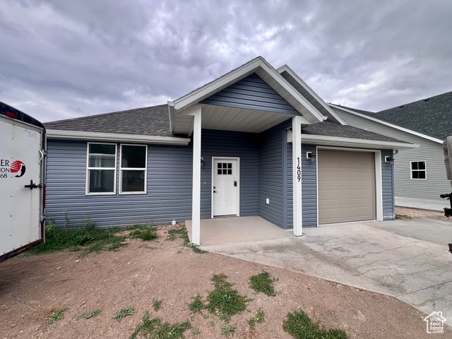 MLS #2086486 - 1409 Geer