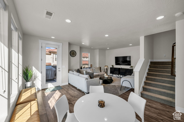 Photo 8 for MLS #2086520 at 1189 N Bello Alley