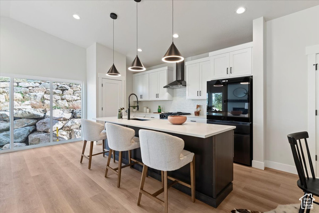 Photo 5 for MLS #2086576 at 1568 Hudson St #1