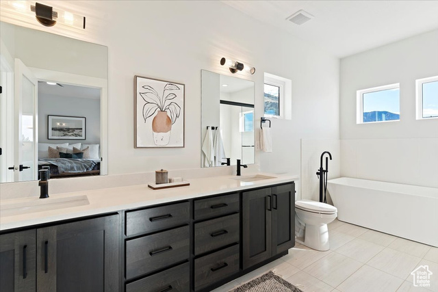 Photo 8 for MLS #2086576 at 1568 Hudson St #1