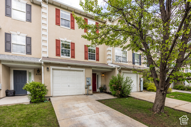 476 W GLASGOW LN Heber City, Utah Welcome to Heber City! This updated townhome located in the convenient Muirfield Development is the perfect location for quick access to all Heber has to offer. Muirfield is known for providing its owners with a great yard and large back deck. The efficient floorplan offers large bedrooms, a fireplace in the main living area, and a great garage with storage space. This townhome would be the perfect start for someone making their way to Heber!