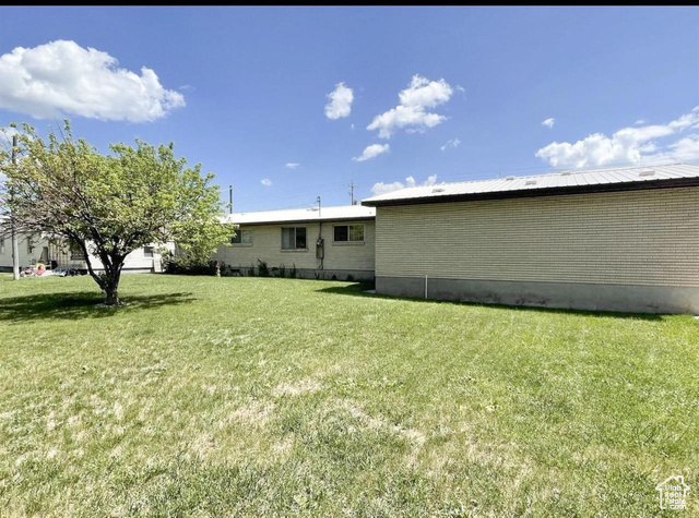Photo 3 for MLS #2087031 at 431 E Hooper Ave
