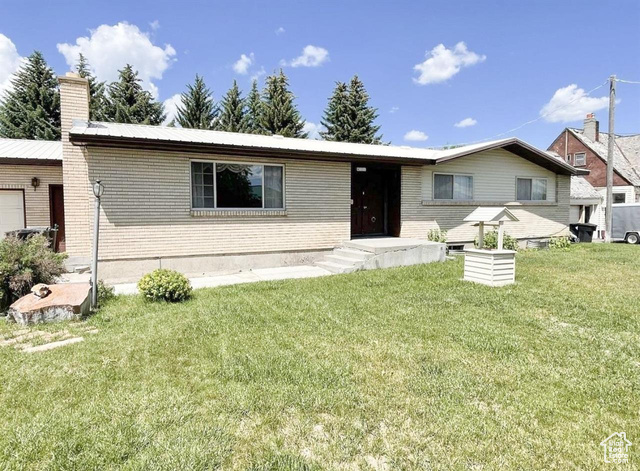 Photo 2 for MLS #2087031 at 431 E Hooper Ave