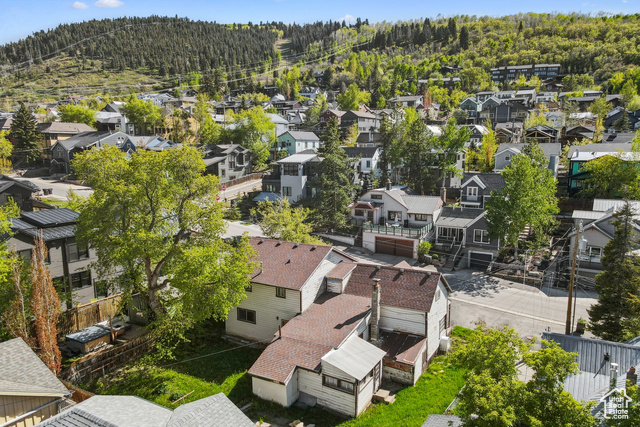 Photo 11 for MLS #2087076 at 1020 Woodside Ave