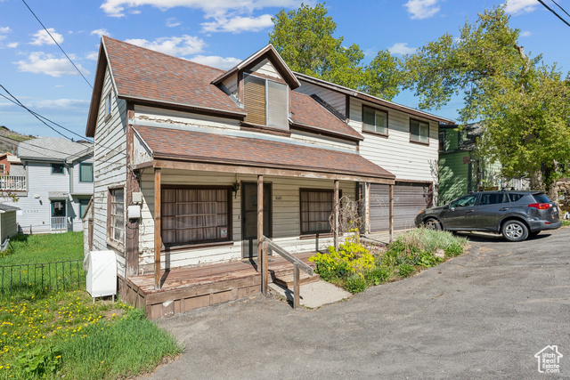 Photo 2 for MLS #2087076 at 1020 Woodside Ave