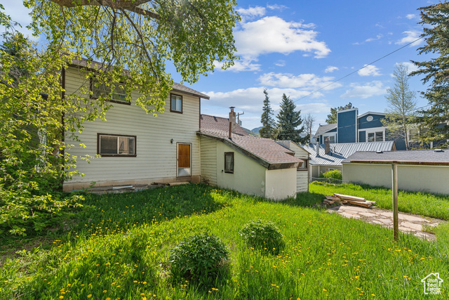 Photo 8 for MLS #2087076 at 1020 Woodside Ave