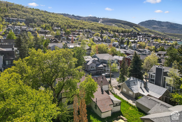 Photo 14 for MLS #2087076 at 1020 Woodside Ave