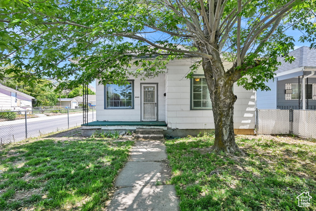 2060  QUINCY AVE, Ogden UT 84401