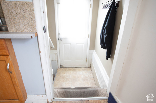 Photo 7 for MLS #2087170 at 194 Country Club Dr