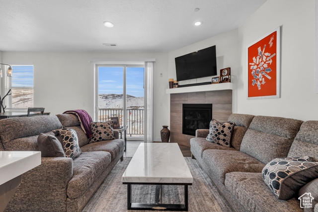 Photo 2 for MLS #2087310 at 3041 Cedar Dr