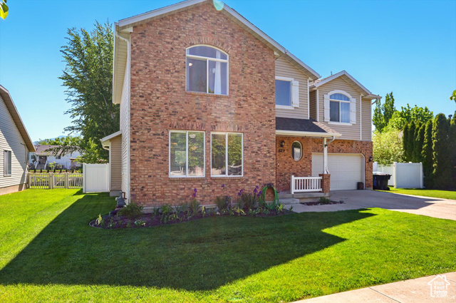 Photo 3 for MLS #2087315 at 679 S Trail Cir