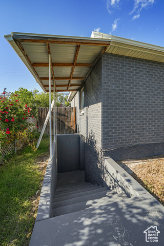 Photo 5 for MLS #2087328 at 705 N American Beauty Dr