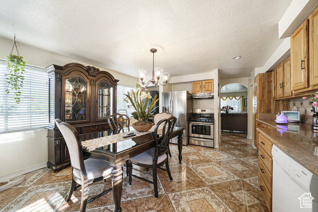 Photo 16 for MLS #2087328 at 705 N American Beauty Dr
