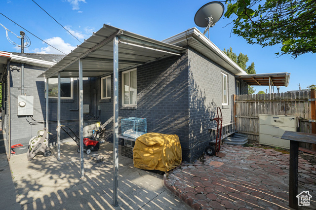 Photo 4 for MLS #2087328 at 705 N American Beauty Dr