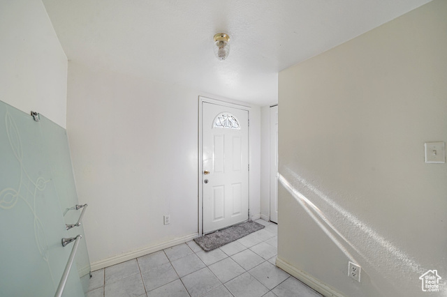 Photo 19 for MLS #2087328 at 705 N American Beauty Dr