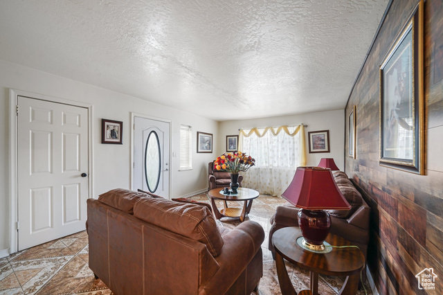 Photo 10 for MLS #2087328 at 705 N American Beauty Dr