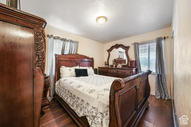 Photo 13 for MLS #2087328 at 705 N American Beauty Dr