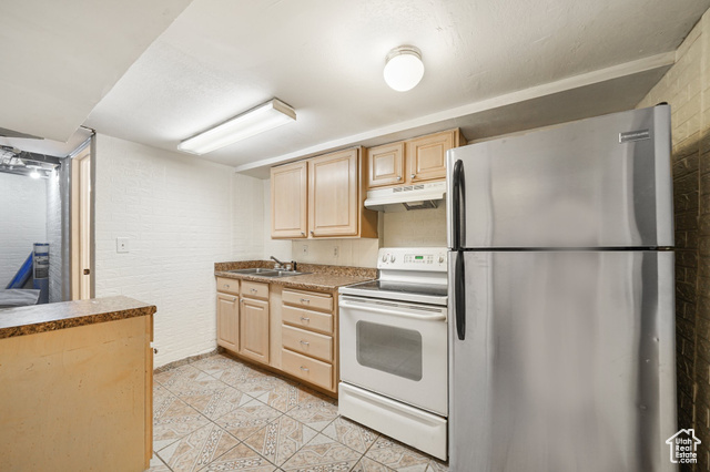 Photo 21 for MLS #2087328 at 705 N American Beauty Dr