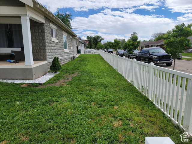 Photo 2 for MLS #2087472 at 853 E 27th St