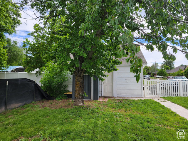 Photo 7 for MLS #2087472 at 853 E 27th St