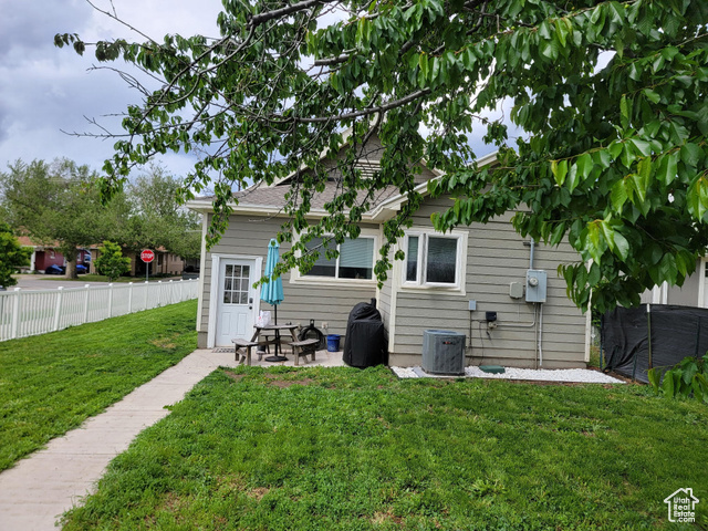 Photo 5 for MLS #2087472 at 853 E 27th St