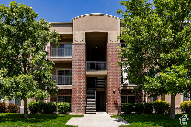 Photo 21 for MLS #2087614 at 170 E Belmont Ave #B8