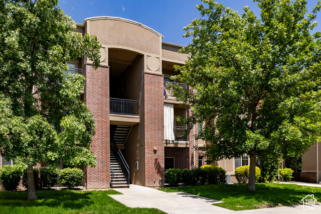 Photo 6 for MLS #2087614 at 170 E Belmont Ave #B8
