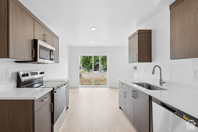 Photo 6 for MLS #2087697 at 1615 N Angel St #B