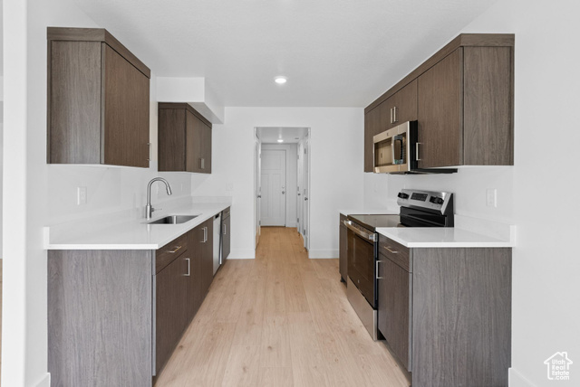 Photo 8 for MLS #2087697 at 1615 N Angel St #B