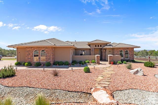 1374 E BIG PINION LN, Apple Valley UT 84737