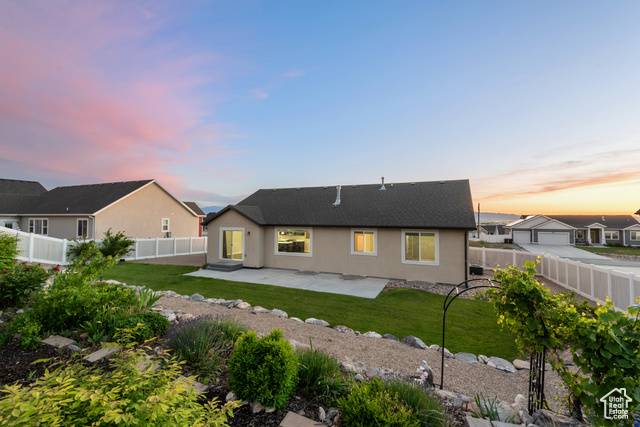 Photo 3 for MLS #2087859 at 8640 N Iron Horse Dr