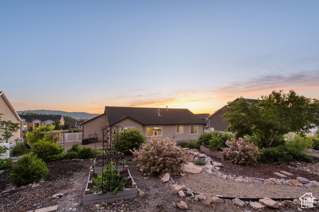 Photo 4 for MLS #2087859 at 8640 N Iron Horse Dr