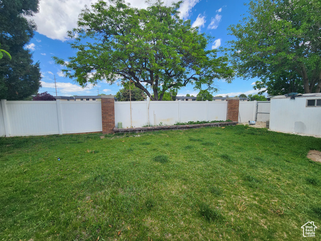 Photo 18 for MLS #2088010 at 1126 W Carmellia Dr