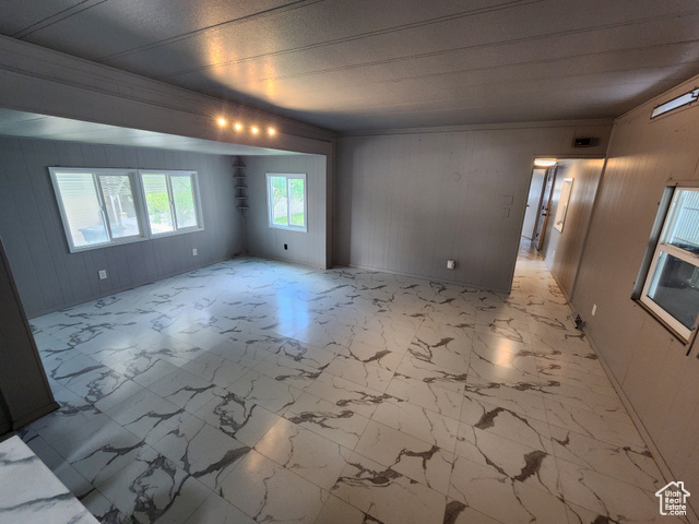 Photo 9 for MLS #2088010 at 1126 W Carmellia Dr
