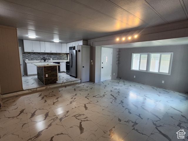 Photo 8 for MLS #2088010 at 1126 W Carmellia Dr