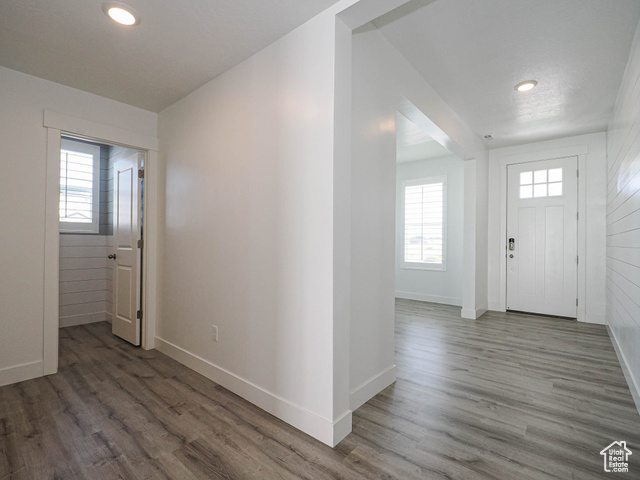 Photo 4 for MLS #2088120 at 3022 S Shoreline Dr